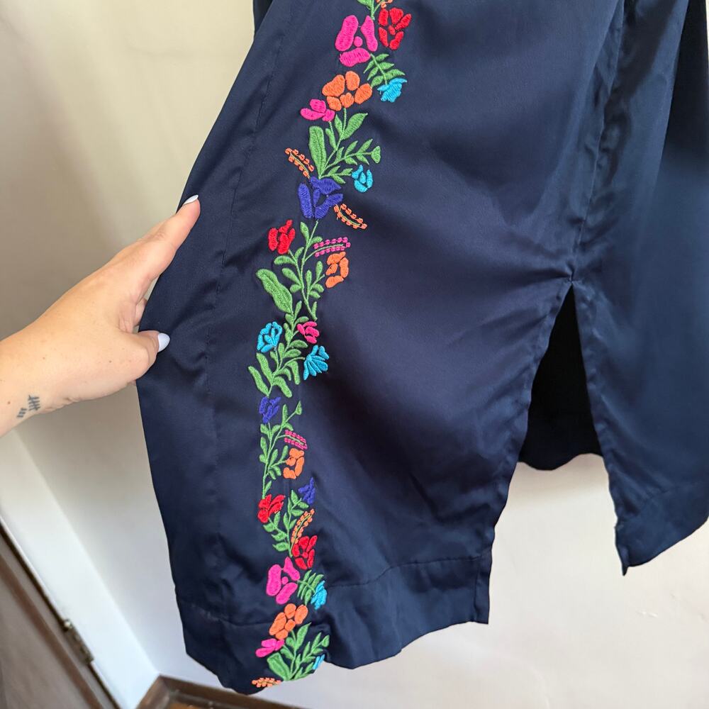FREE PEOPLE Navy Blue Satin FLoral Embroidered Bell Sleeve Kimono *Missing belt - Picture 7 of 8